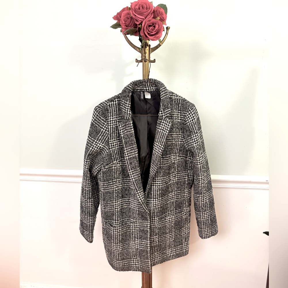 H&M Black & white plaid oversized blazer size 8